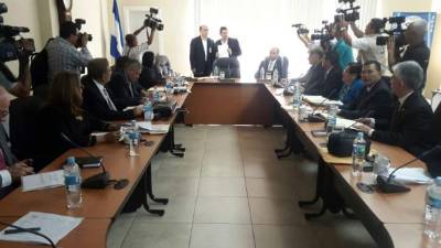 La Comisión Multipartidaria, nombrada para investigar el caso Banco Continental, la preside Marlon Lara.