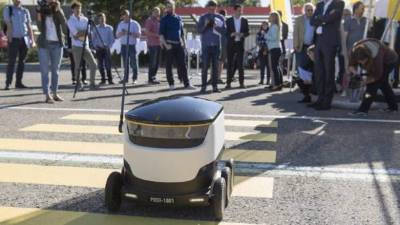 Los robots serán acompañado inicialmente por supervisores humanos, pero aprenderán a recorrer su ruta por sí mismos.