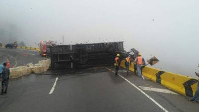 Imagen del camión accidentado entre La Cuesta de La Virgen, entre Comayagua y Siguatepeque.