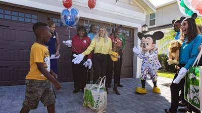 Disney sorprendió a Jermaine Bell durante su cumpleaños luego de que se viralizara un video del menor ayudando a los evacuados por Dorian.