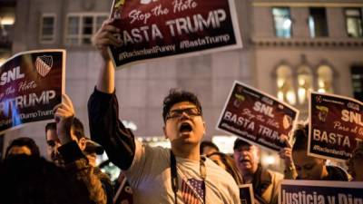 Los hispanos unen fuerzas contra la virulenta campaña de Donald Trump.