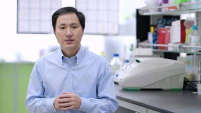 El científico chino He Jiankui permanece en un campus resguardado por su seguridad, pues las modificaciones genéticas están prohibidas en China.