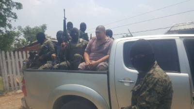 Momentos en que Gradiz Solórzano era llevado por las autoridades.