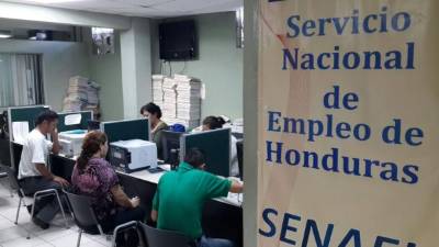 En el Ministerio de Trabajo algunos sampedranos están acudiendo normalmente.