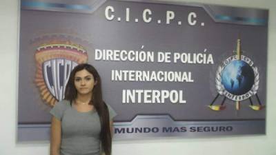 El venezolano fue detenido luciendo como mujer.