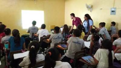 Casm en una capacitación a estudiantes.