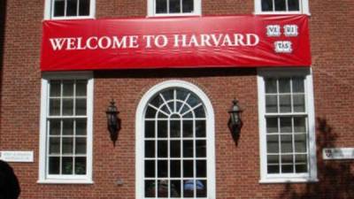 La universidad de Harvard y el MIT demandaron al Gobierno de Trump para evitar la deportación de estudiantes extranjeros./