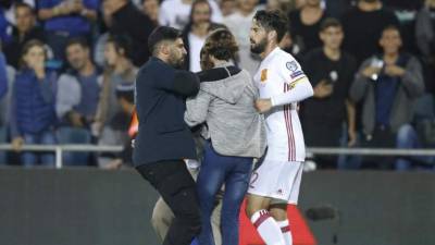 Según portavoz policial los jugadores de la selección española no corrieron peligro en ningún momento.