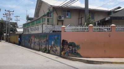 Islas de la Bahía ya acumula 50 casos positivos. En la foto, fachada del hospital de la isla.