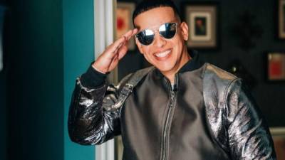 'Gracias @iHeartRadio. Me acabo de enterar que gané el premio de Canción del Año Latin Pop/Reggaeton por 'Con Calma'!', dijo Daddy Yankee.