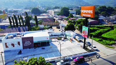 Dos nuevos restaurantes están en construcción en el corredor logístico de Villanueva. Fotos: Franklyn Múñoz