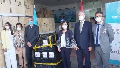 Las 254.000 vacunas pediátricas se suman a las 280.000 dosis para adultos donadas antes tras un acuerdo entre ambos Gobiernos por medio del programa internacional COVAX.