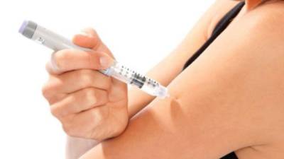 La insulina inyectada ayuda al buen funcionamiento del páncreas.