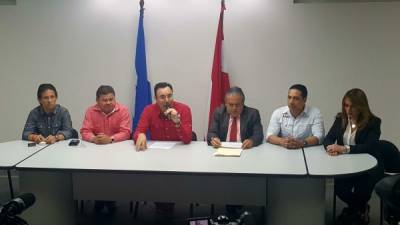 El candidato Luis Zelaya ofreció una conferencia junto con varios líderes de su partido.