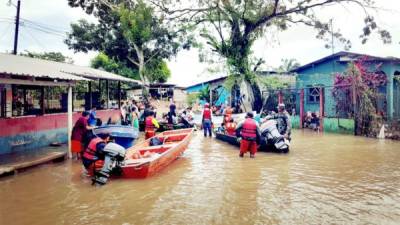 Autoridades piden a pobladores no volver por ahora a zonas inundadas. cortesía: bomberos