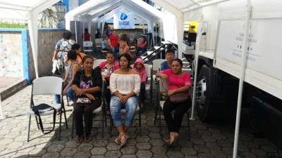 Las clínicas móviles en el hospital Mario Rivas están atendiendo al día a unas 150 personas.