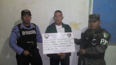 El sujeto fue capturado en las cercanías de una gasolinera, cuando pretendía darse a la fuga después de robarse el vehículo, tipo motocicleta.