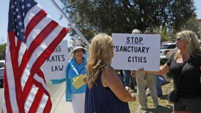 Los procedimientos contra los migrantes indocumentados en Florida no cambiarán.