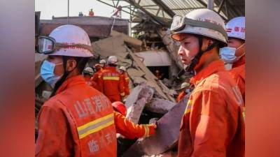 Unas 700 personas trabajan en las labores de rescate.
