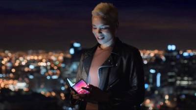 Samsung Senior Vice President of Product Marketing, Justin Denison, speaks during the Samsung Unpacked product launch event in San Francisco, California on February 20, 2019. - Seeking to rev up demand in the slumping smartphone market, Samsung on Wednesday unveiled a folding handset, becoming the first major manufacturer to offer the feature. (Photo by Josh Edelson / AFP)