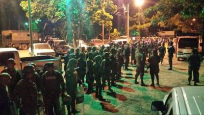 Elementos de la Fuerza de Seguridad Interinstitucional Nacional (Fusina) intervinieron este miércoles el centro de menores infractores El Carmen en San Pedro Sula, Honduras.