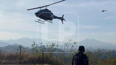 Helicóptero en el que trasladan a “Juan Orlando Hernández” a la base aérea Hernán Acosta Mejía en Tegucigalpa.