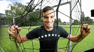 Jeremy Guillemenot es un delantero de 1,82 metros.