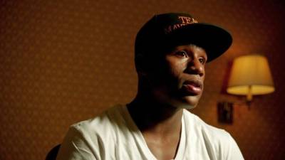 Floyd Mayweather se mostró muy molesto porque una mujer manifestó no reconocerlo.