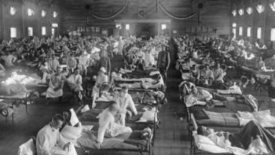 El coronavirus sigue imparable más de diez meses después de haber sido detectado en China, y ya causó cerca de 1,2 millones de muertes en el mundo, ahora, Europa sufre la segunda ola de la pandemia y se apresta a ser más letal que la primera, según expertos que temen que se repitan los estragos de la gripe española en 1918 con esta nueva pandemia.