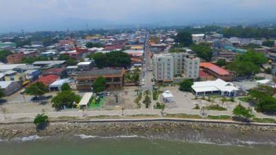 El turismo es lo único que aún genera divisas en La Ceiba. Foto: Javier Rosales