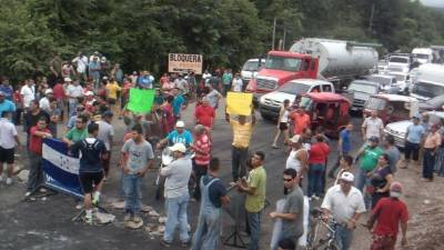 Los pobladores de la zona central se tomaron la CA-5.