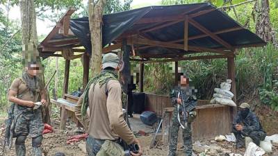 Militares resguardan uno de los narcolaboratorios encontrados en Iriona.