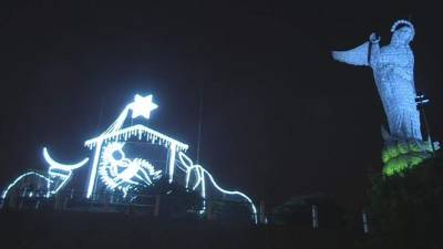 Considerado el pesebre más grande de Latinoamérica, cuenta con inmensas figuras de la sagrada familia, que se iluminarán desde las 18.00 hora local de hoy (23.00 GMT) en un acto animado por coros navideños y teatro, entre otros espectáculos.