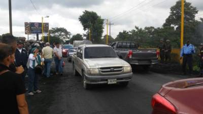 Los manifestantes en El Progreso, Yoro, le dieron paso a los vehículos.