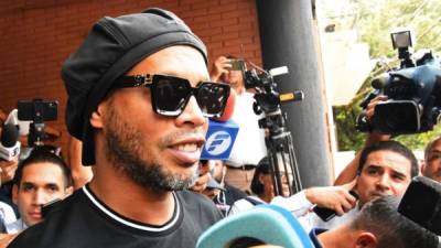 Ronaldinho es acusado de haber ingreso con pasaportes falsos a Paraguay.