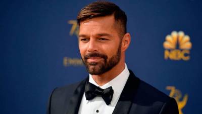 El cantante puertorriqueño Ricky Martin está en el ojo del huracán luego de aparecer con un rostro totalmente diferente.