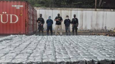 En total decomisaron 498 paquetes de supuesta marihuana.