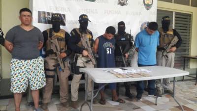 Los detenidos fueron capturados mediante operativos ejecutados por la Fuerza Nacional Anti Extorsión en la colonia Rivera Hernández y Chamelecón.