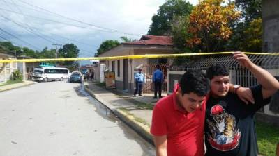 Los atacantes se conducían en una motocicleta.