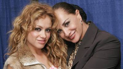 Paulina Rubio y su madre Susana Dosamantes en una foto de archivo.