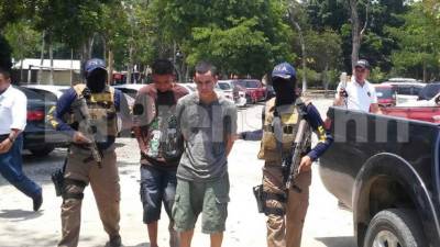Dos detenidos porque supuestamente cometieron el delito de extorsión en la ciudad de San Pedro Sula.