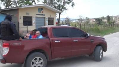 Los privados de libertad durante el traslado.