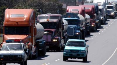 Los transportistas podrían paralizar el tránsito de las carreteras este lunes.