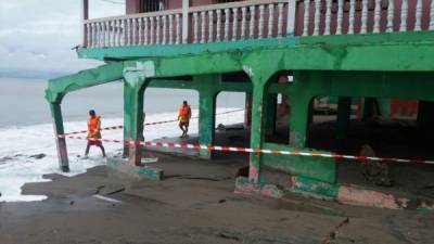 Marea alta en Cedeño, Choluteca, obliga a los cuerpos de socorro a estar alertas.