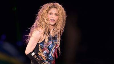 Shakira regresó al escenario después de suspender su gira por problemas en sus cuerdas vocales. Foto.Twitter