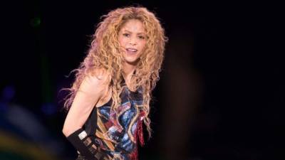 Shakira regresó al escenario después de suspender su gira por problemas en sus cuerdas vocales. Foto.Twitter