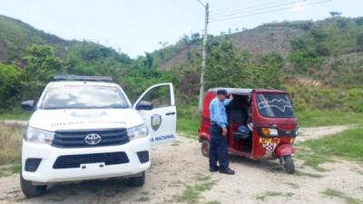 Los captores del menor dejaron abandonado el mototaxi en unos predios baldíos de la colonia Indiana.