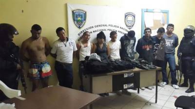 La Policía capturó a nueve supuestos miembros de una banda criminal tras un enfrentamiento que dejó dos muertos la noche del sábado en la colonia Canadá.