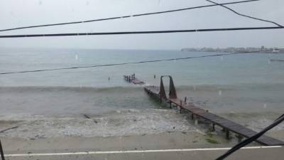 El paso por Honduras de la tormenta tropical Earl ha afectado a Islas de la Bahía, específicamente a Coxen Hole punta del aeropuerto.