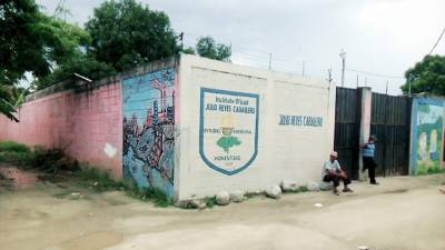 Los bomberos mientras apagaban el incendio.